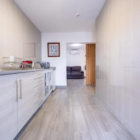 Montes - Exclusive & Prime Location Apartmán