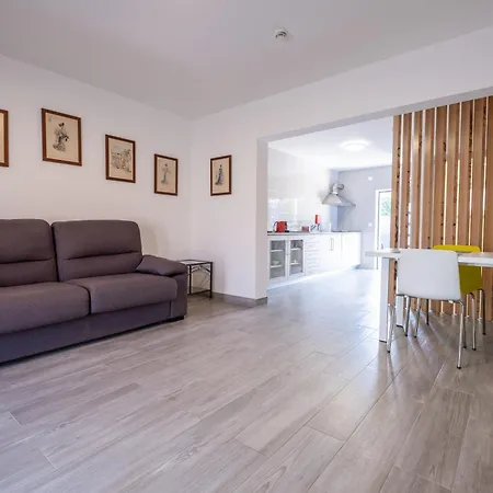 Montes - Exclusive & Prime Location * Coja