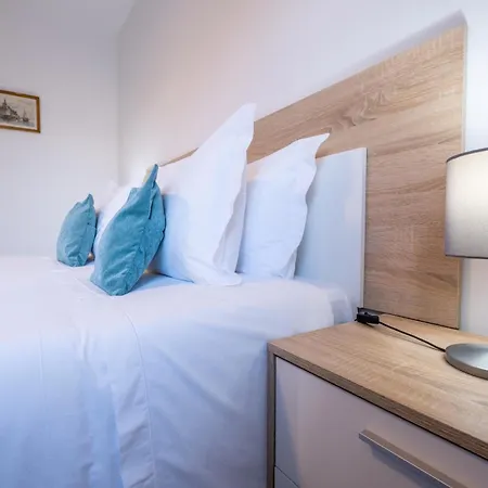 Montes - Exclusive & Prime Location * Coja