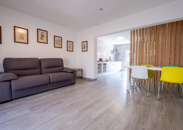 Montes - Exclusive & Prime Location * Coja