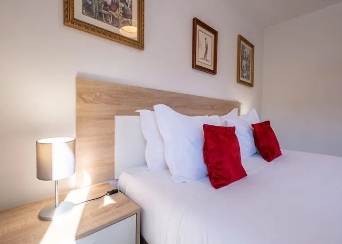 Montes - Exclusive & Prime Location דירה Coja