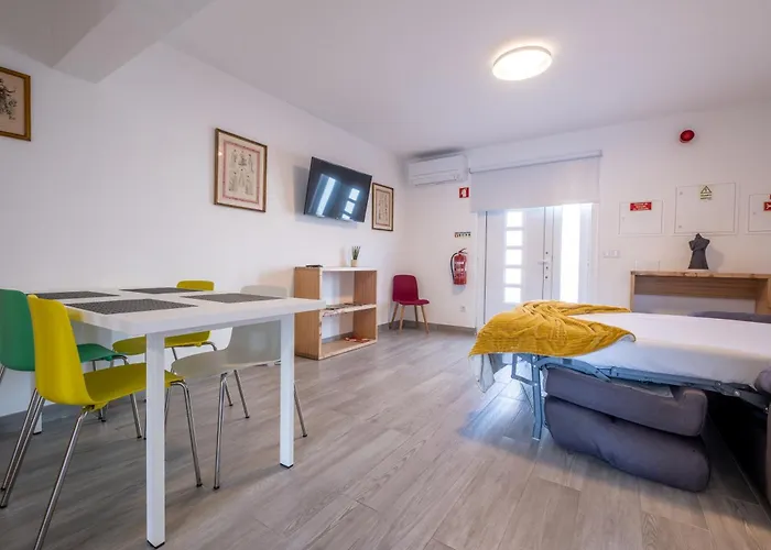 Montes - Exclusive & Prime Location