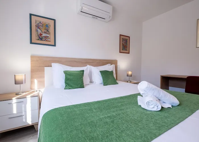 Montes - Exclusive & Prime Location * Coja